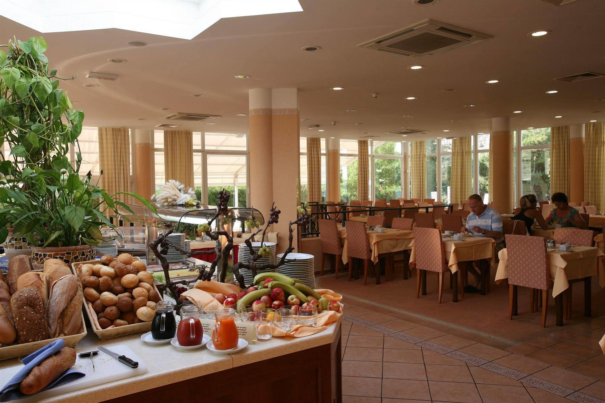 Hotel Valamar Adria 4*